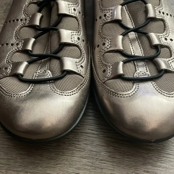 Ecco Metallic Toggle Bluma Drawstring Sneakers Flats Minimalist Slip On Shoes 42 - Picture 6 of 6